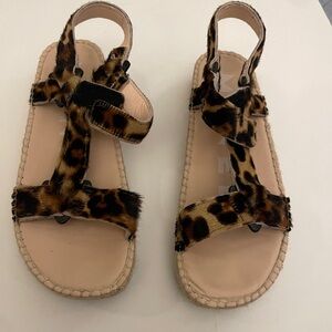 Manebi leopard sandal